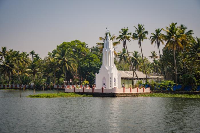 tourist places in kerala malayalam
